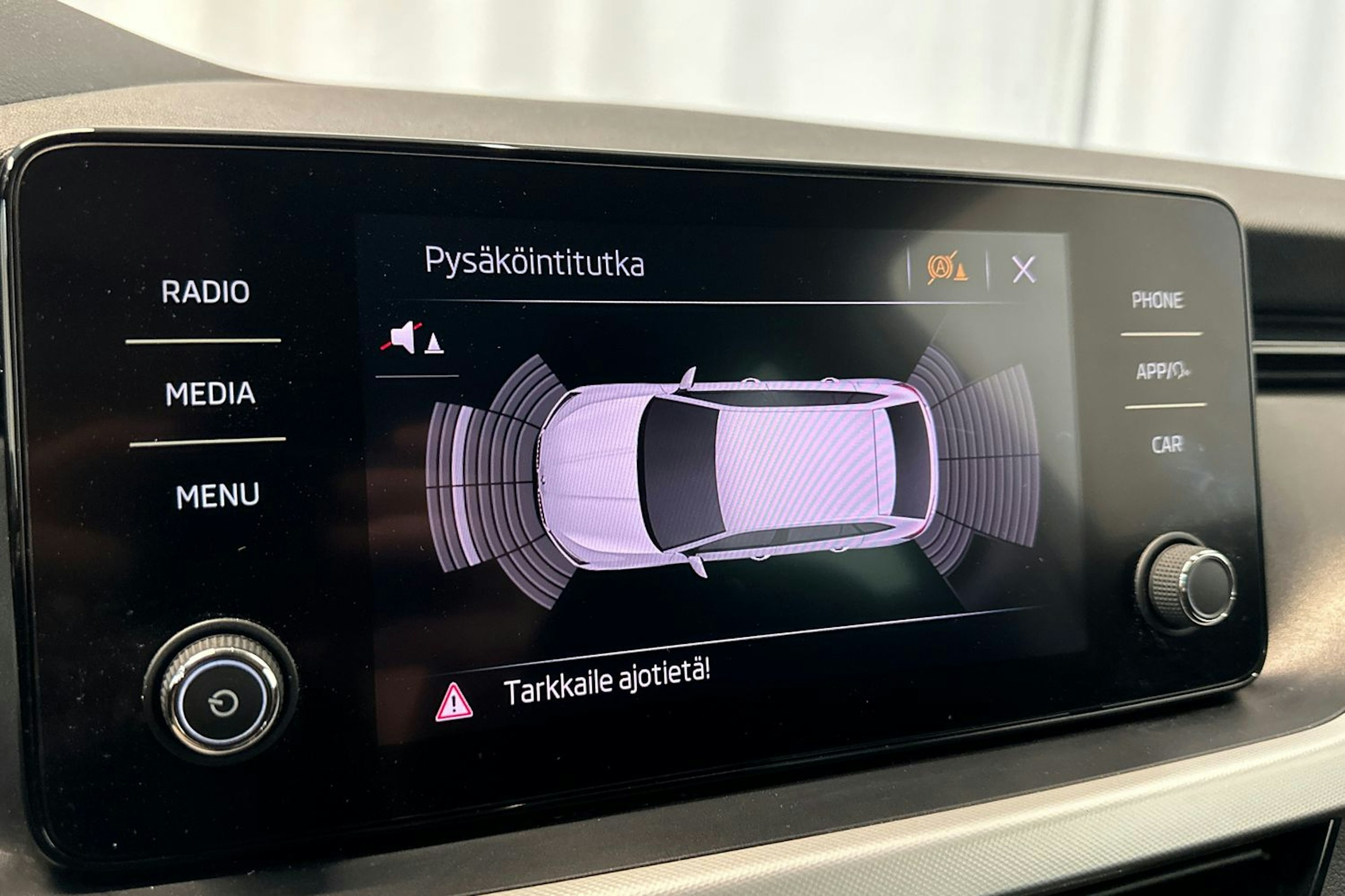 valkoinen Skoda Scala 2019 kuva 23.