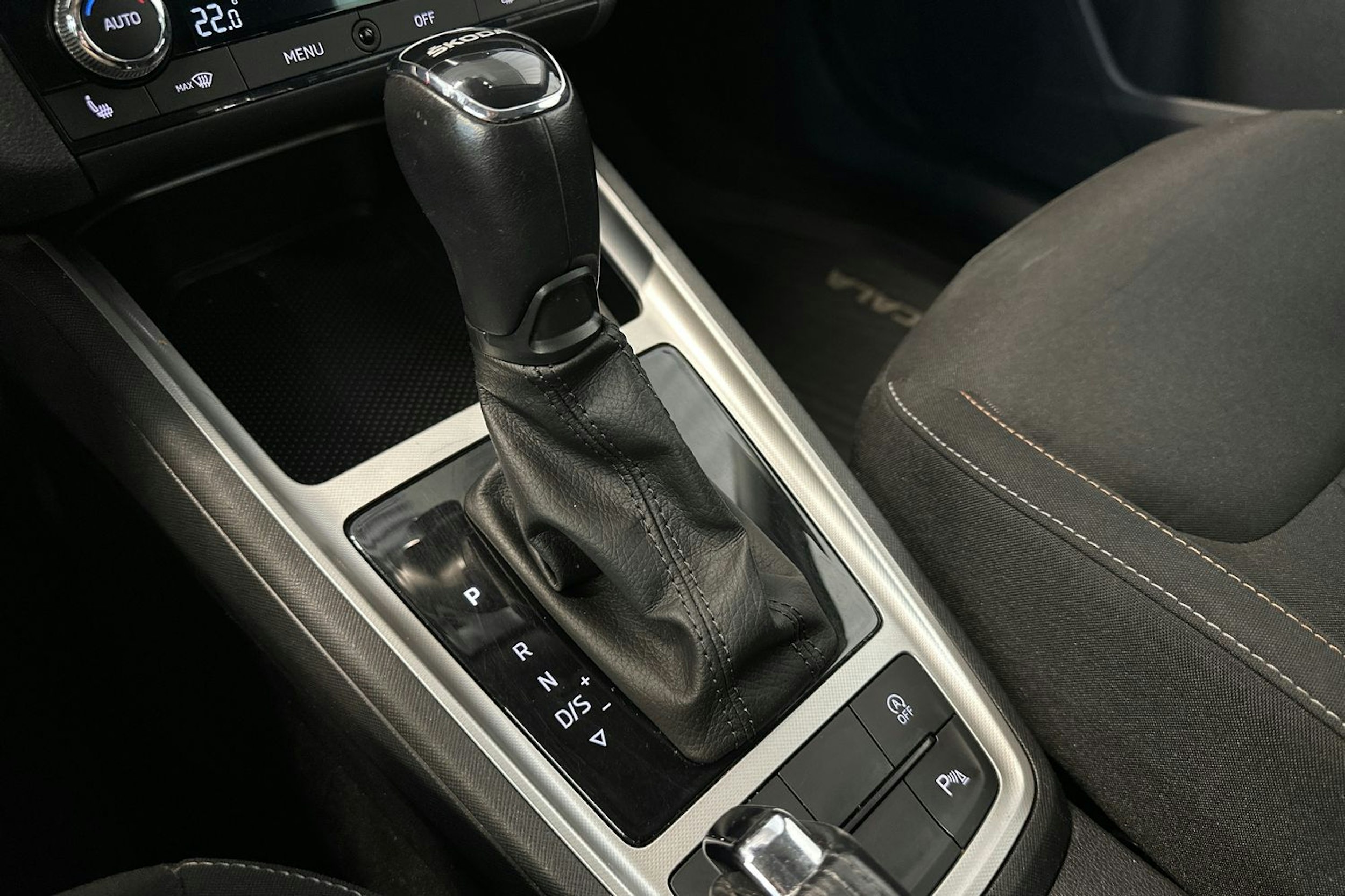 valkoinen Skoda Scala 2019 kuva 25.