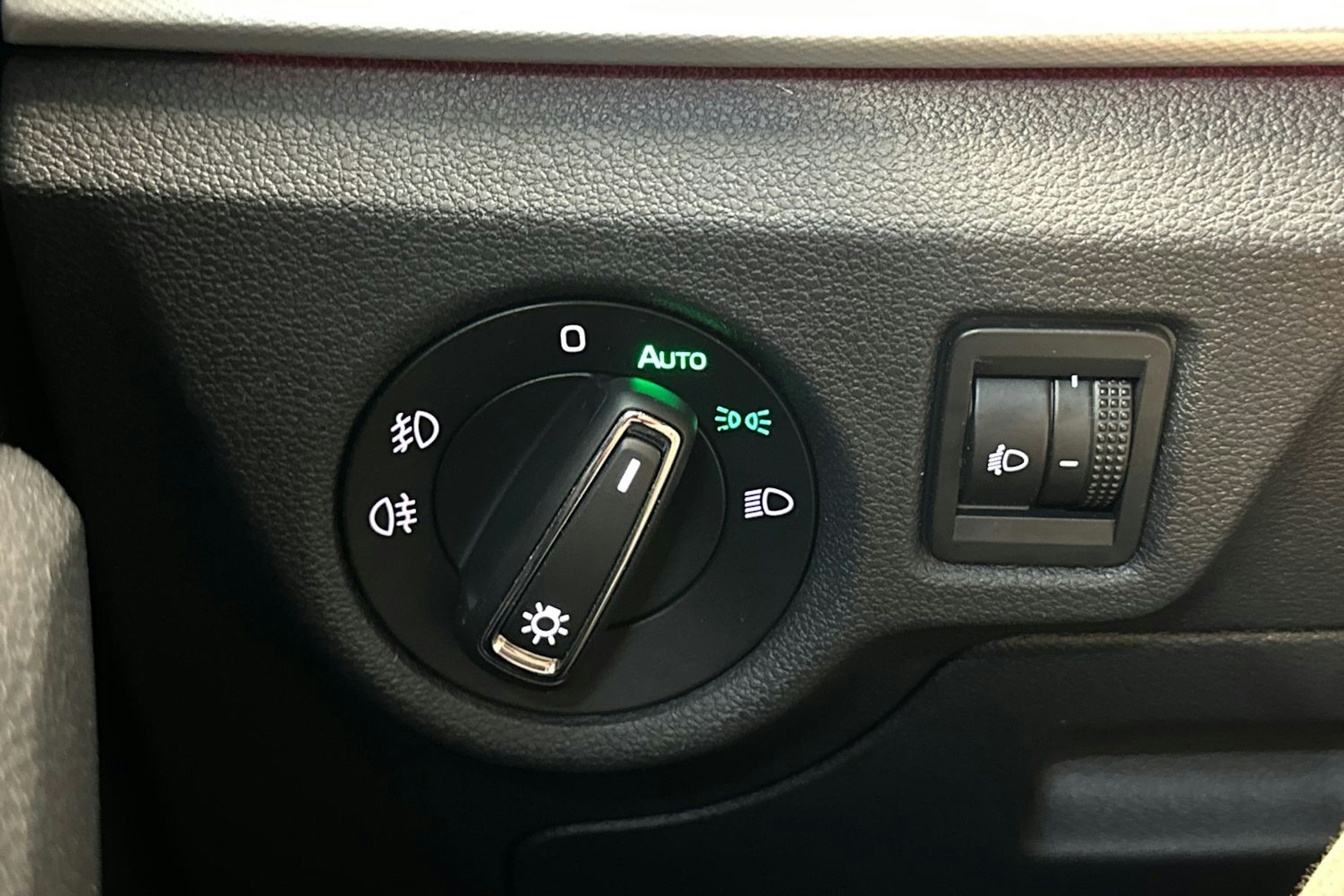 valkoinen Skoda Scala 2019 kuva 27.