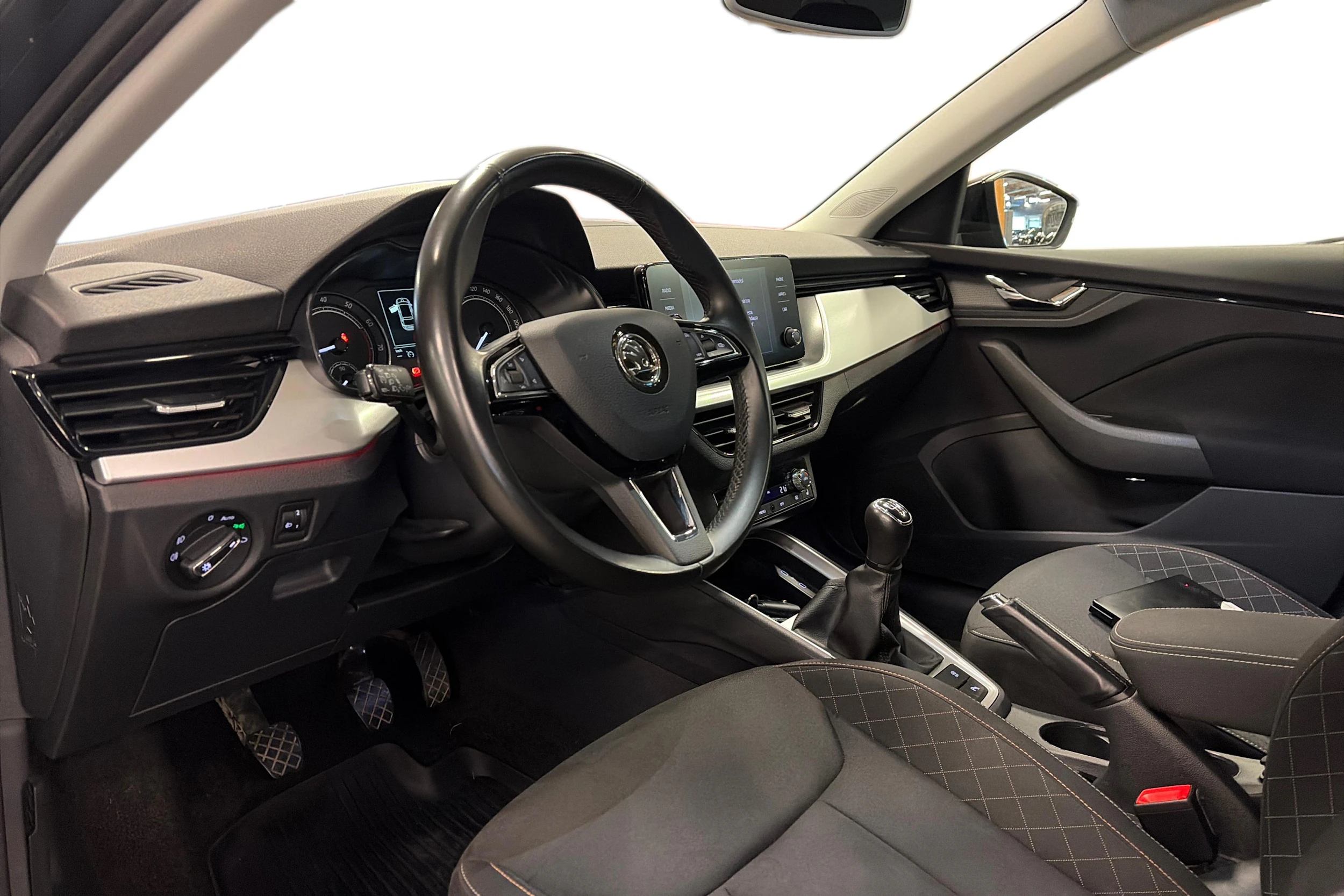 harmaa Skoda Scala 2019 kuva 3.