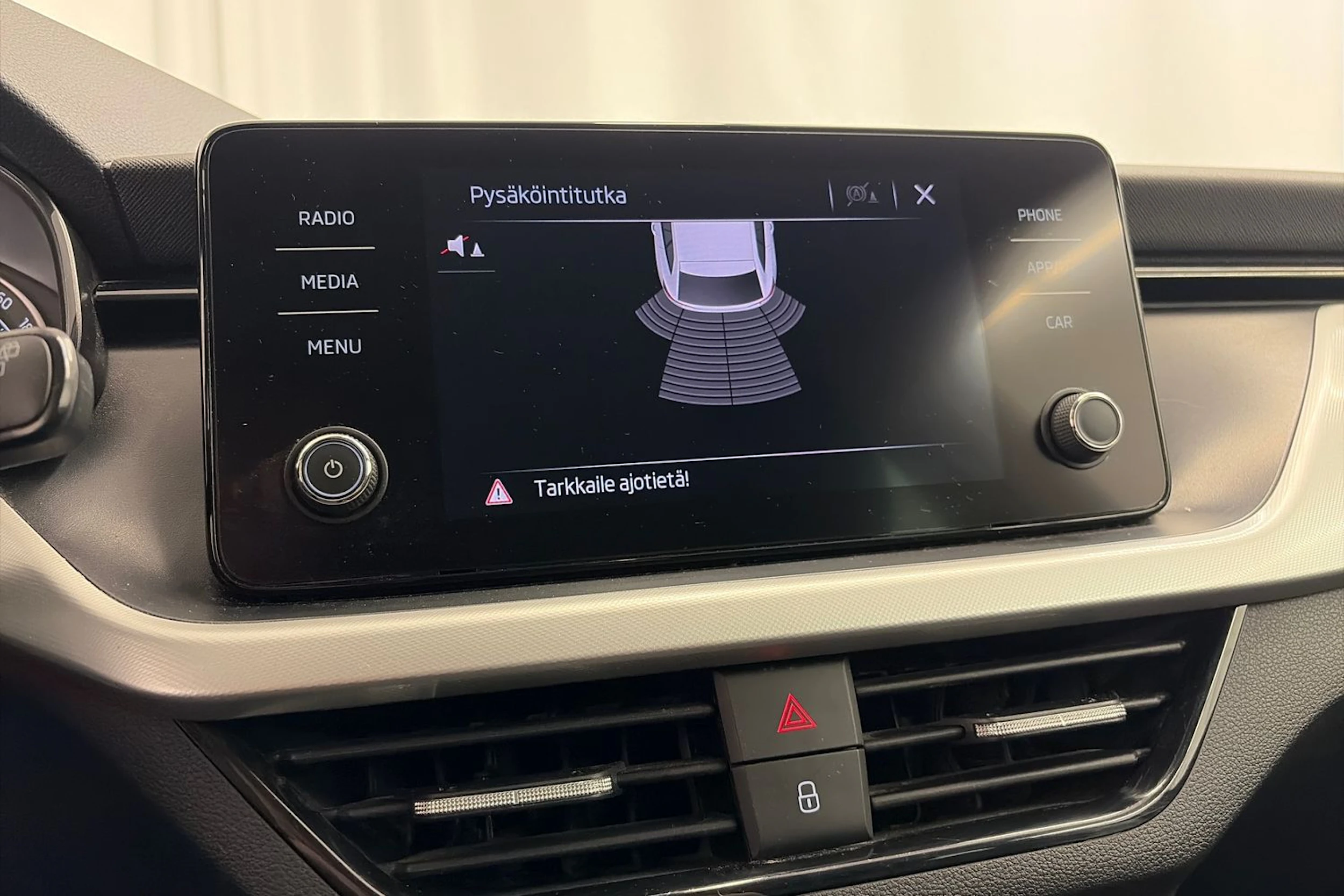 punainen Skoda Scala 2019 kuva 17.
