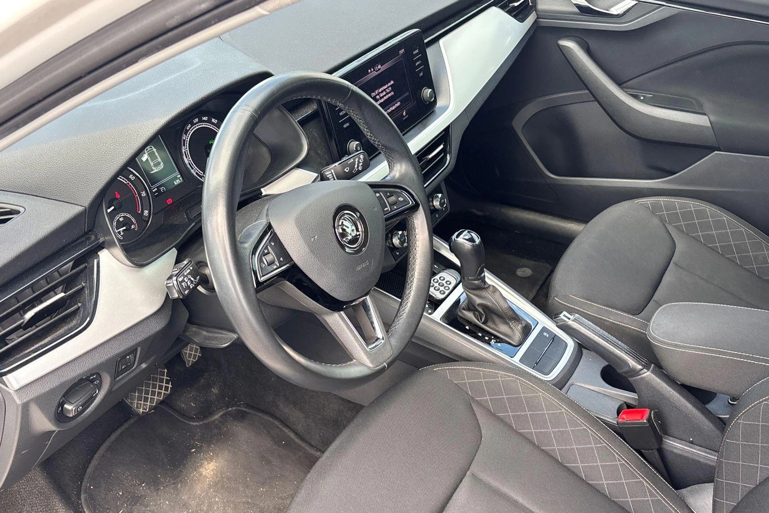 valkoinen Skoda Scala 2019 kuva 3.