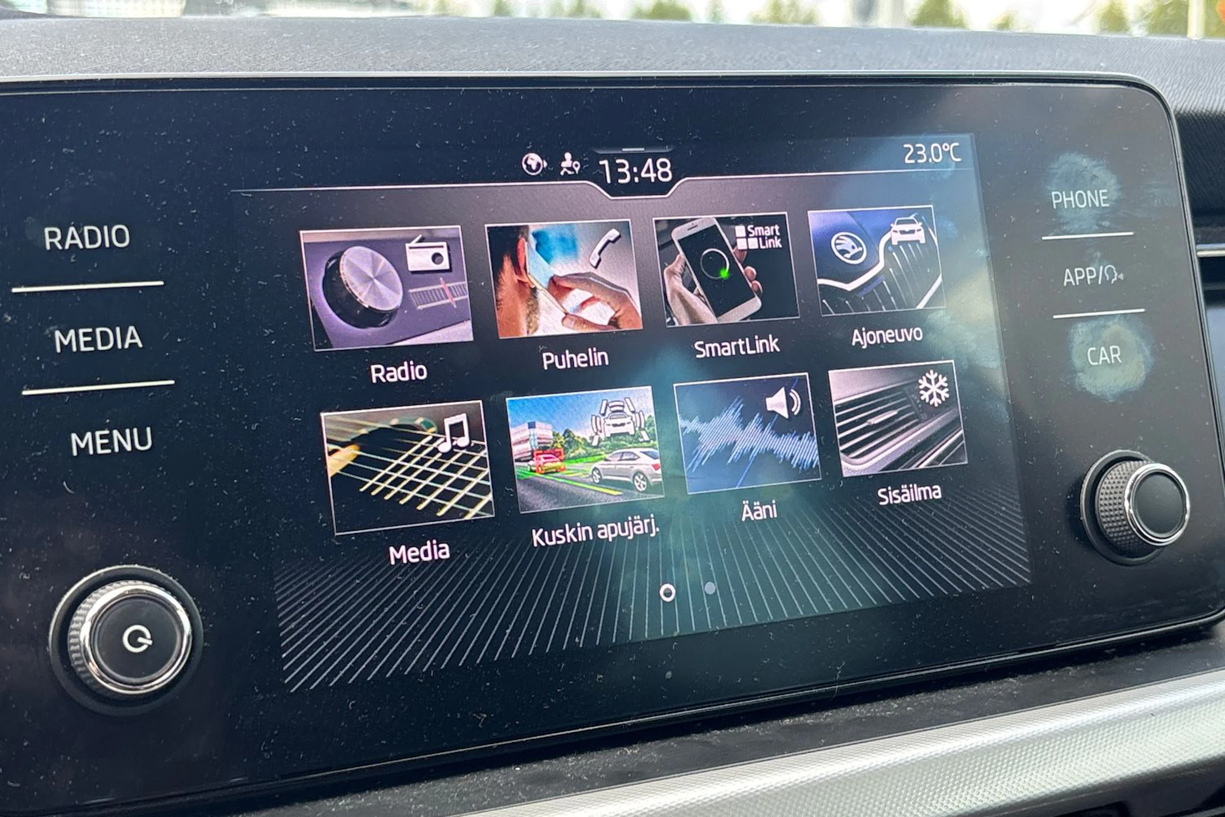 valkoinen Skoda Scala 2019 kuva 5.