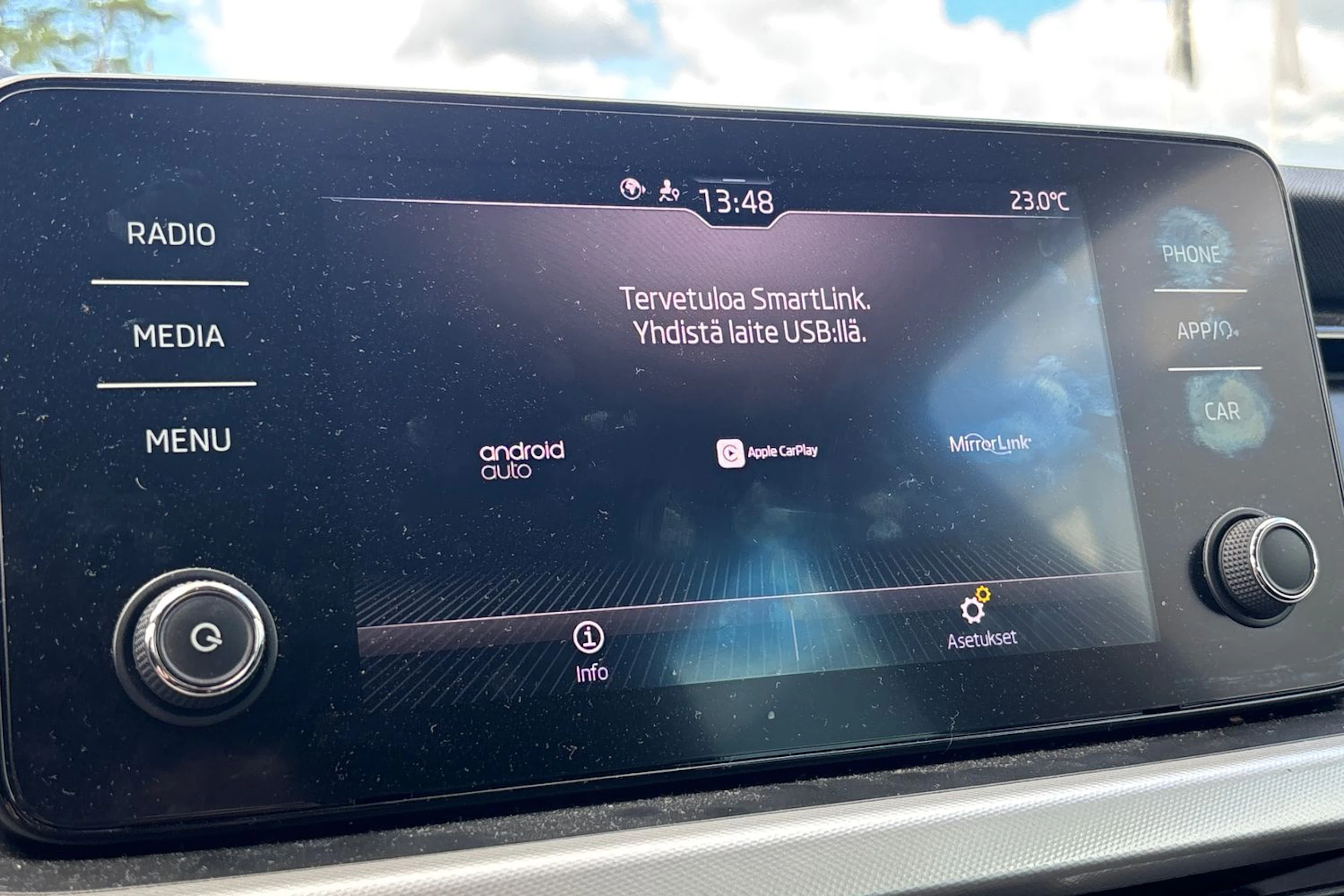 valkoinen Skoda Scala 2019 kuva 6.