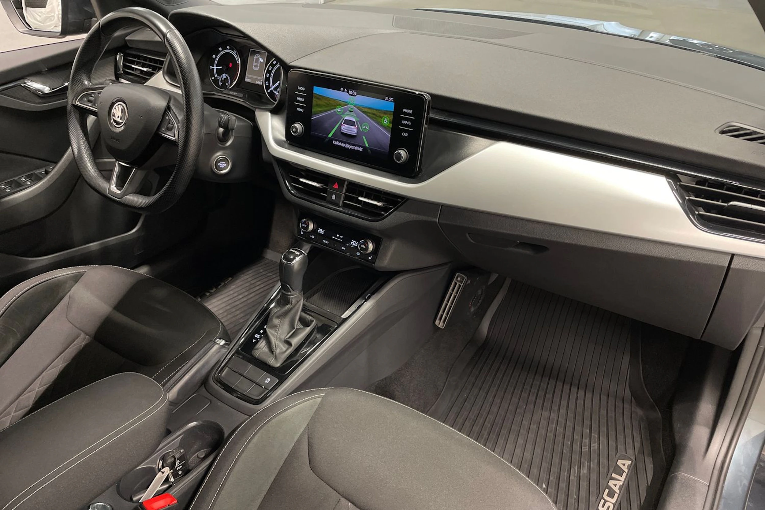 harmaa Skoda Scala 2020 kuva 23.