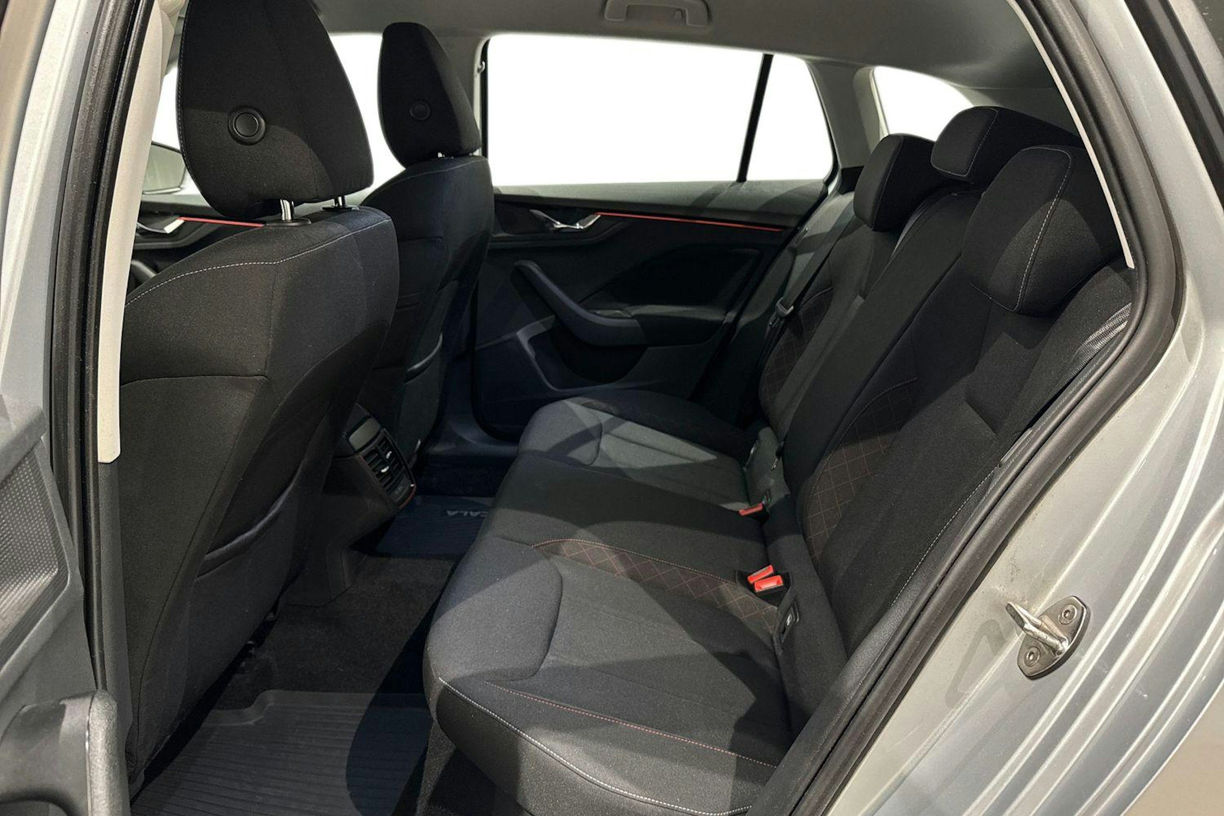 met. harmaa Skoda Scala 2020 kuva 10.