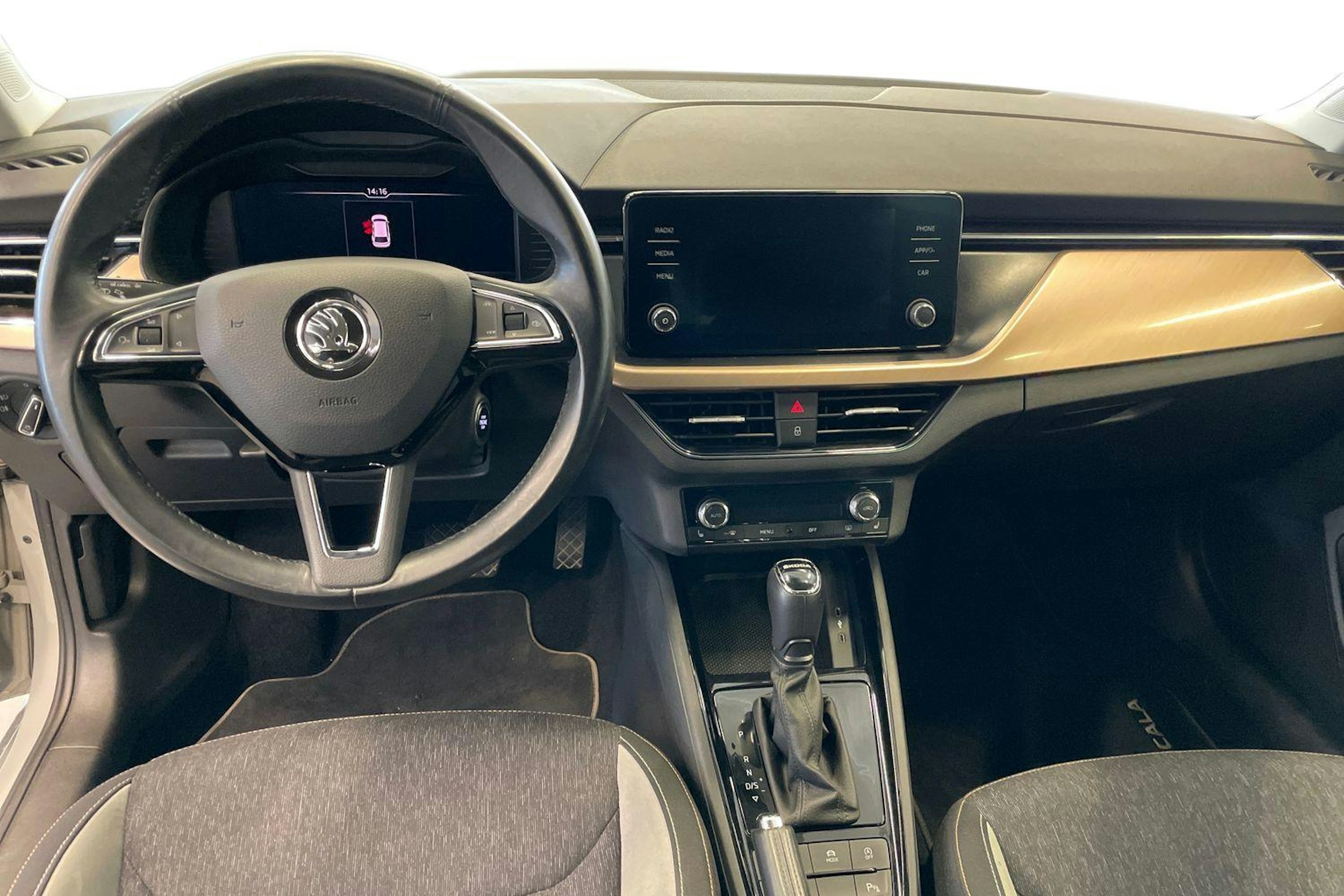 harmaa Skoda Scala 2020 kuva 9.