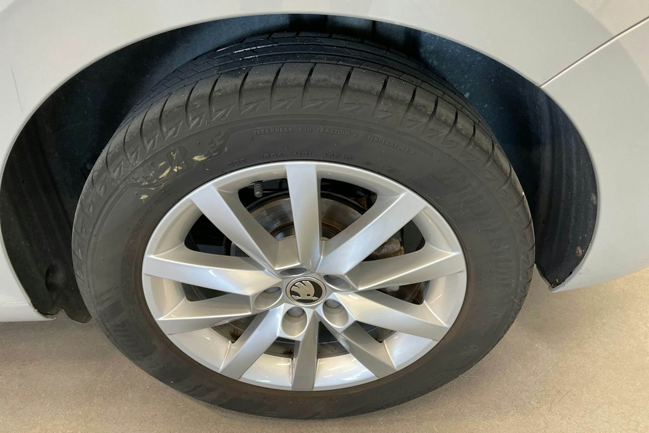 harmaa Skoda Scala 2020 kuva 13.