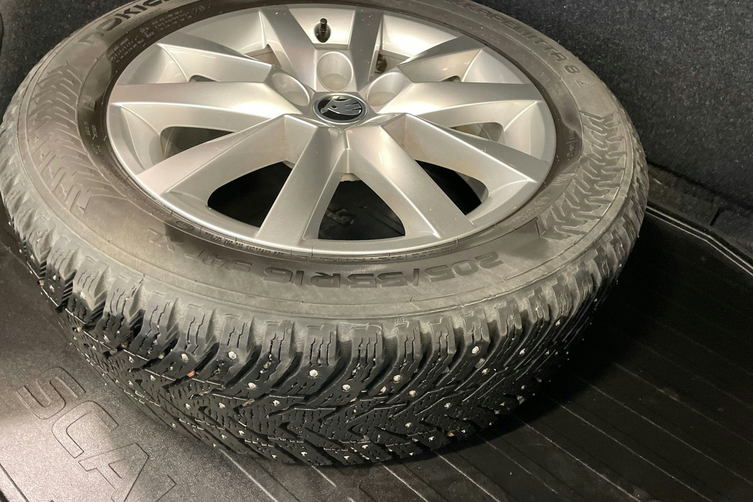 harmaa Skoda Scala 2020 kuva 14.