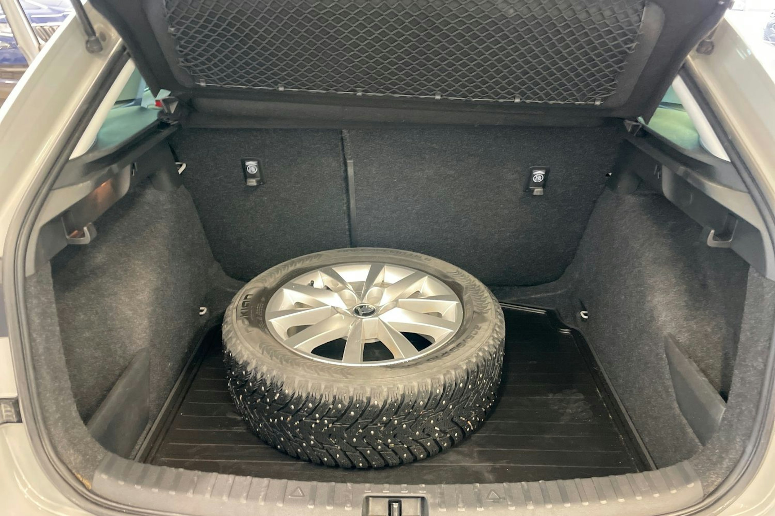 harmaa Skoda Scala 2020 kuva 15.