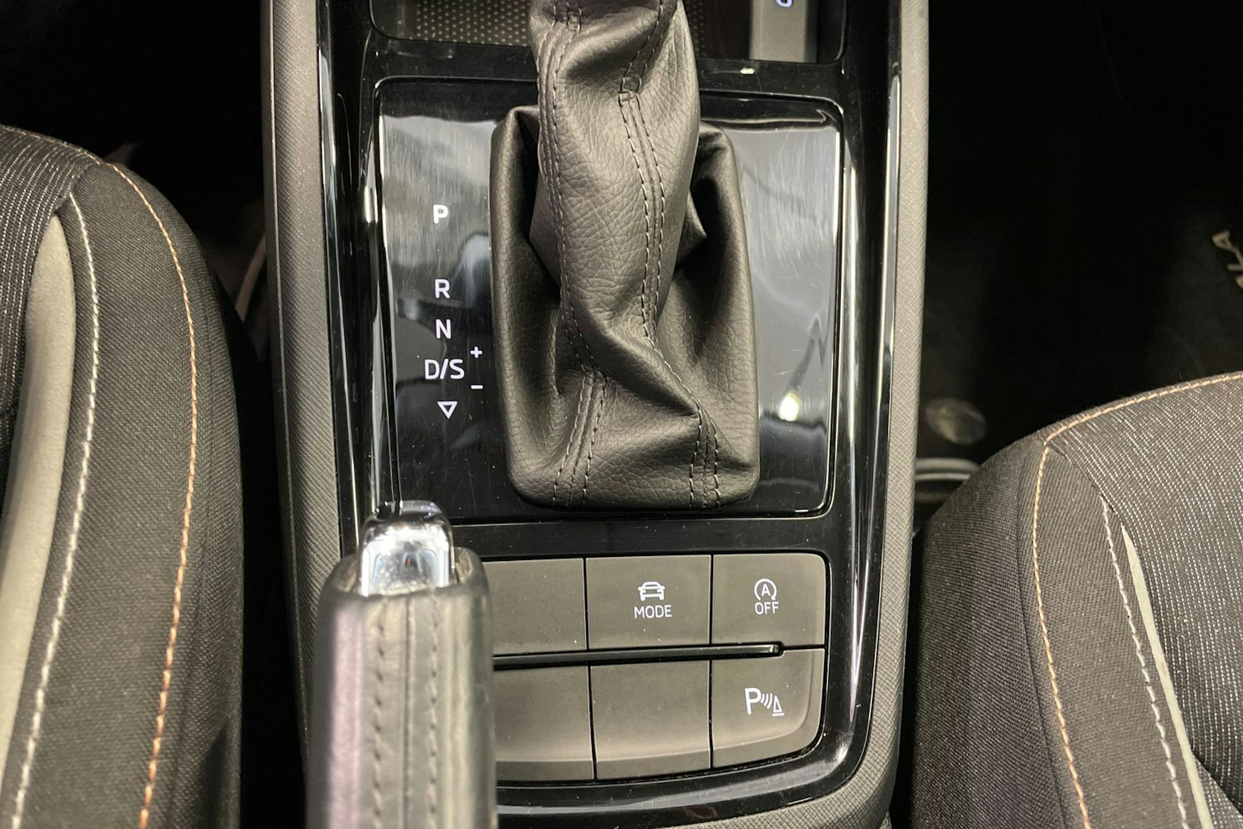 harmaa Skoda Scala 2020 kuva 17.