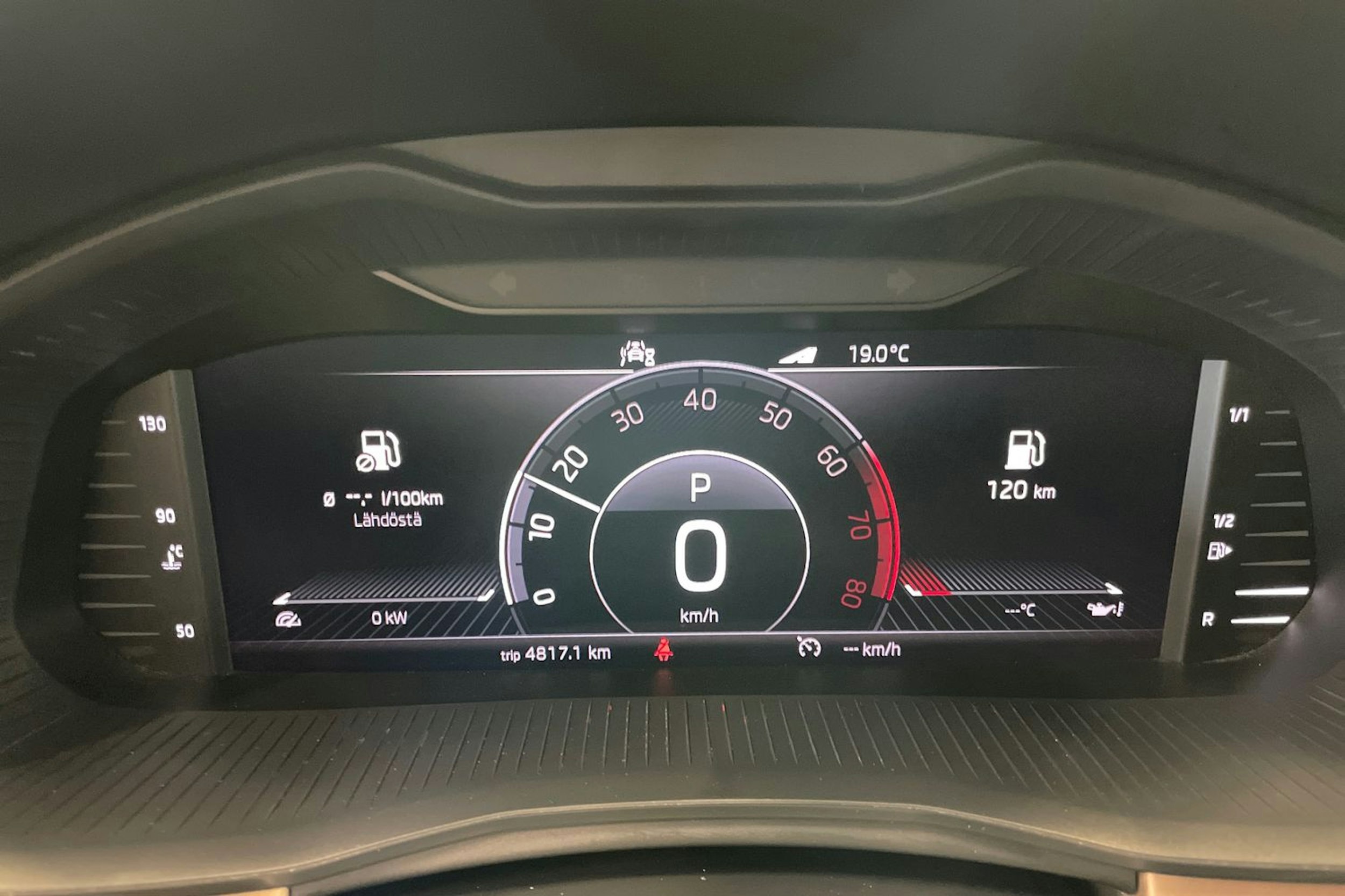 harmaa Skoda Scala 2020 kuva 22.