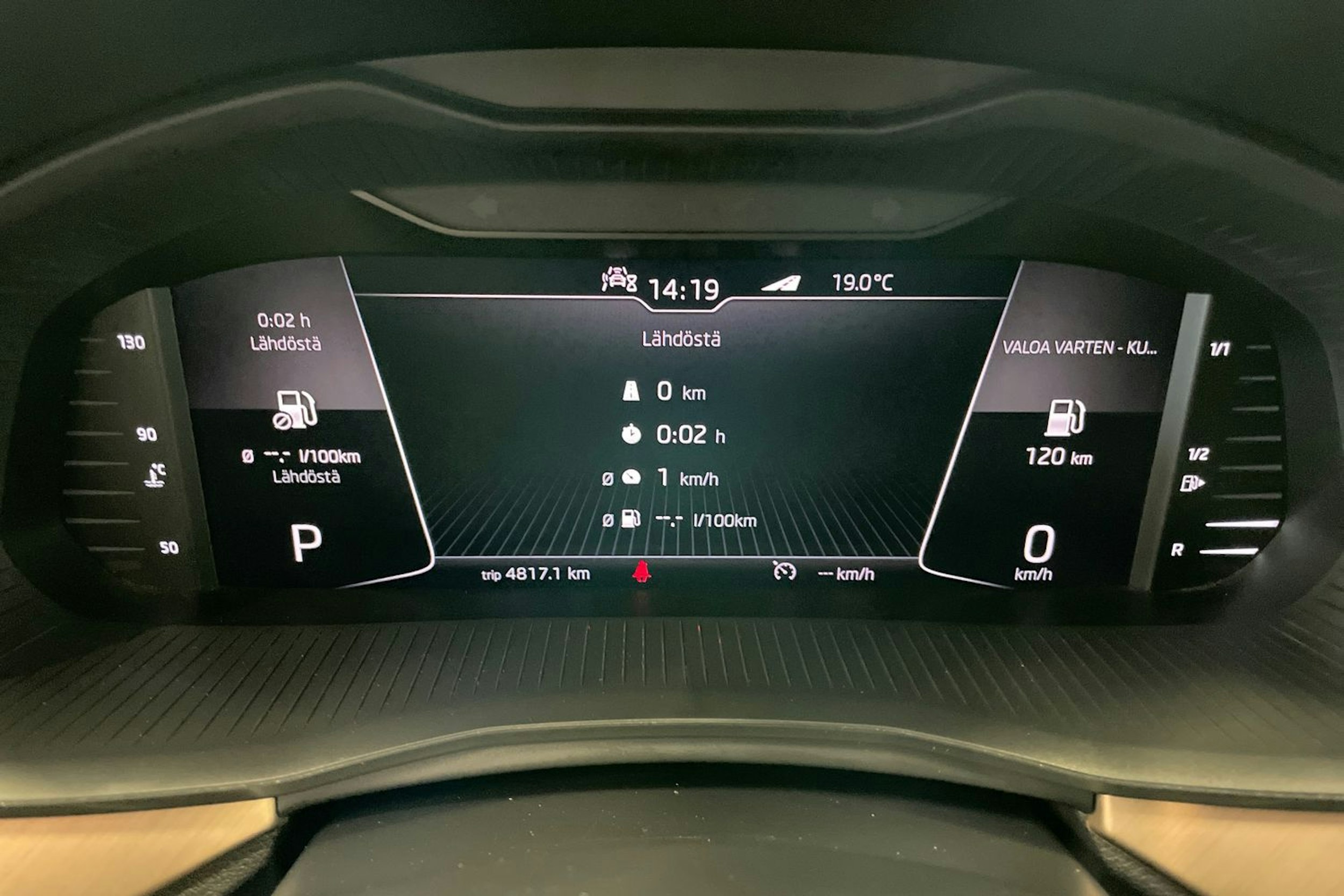 harmaa Skoda Scala 2020 kuva 25.