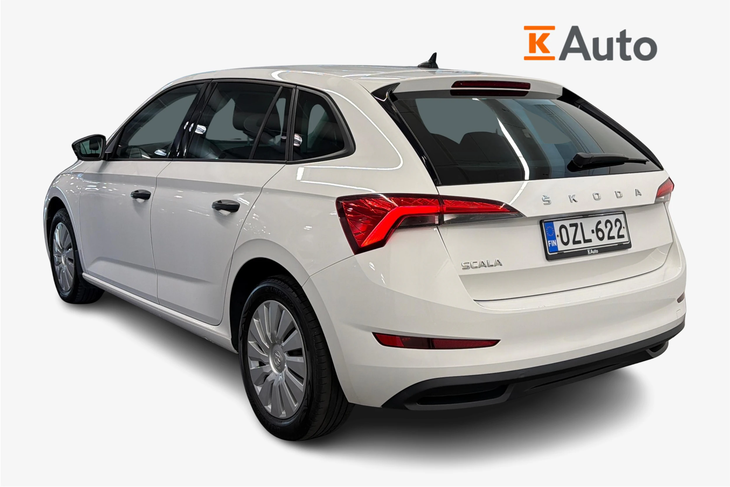 Valkoinen Skoda SCALA 2020 kuva 2.