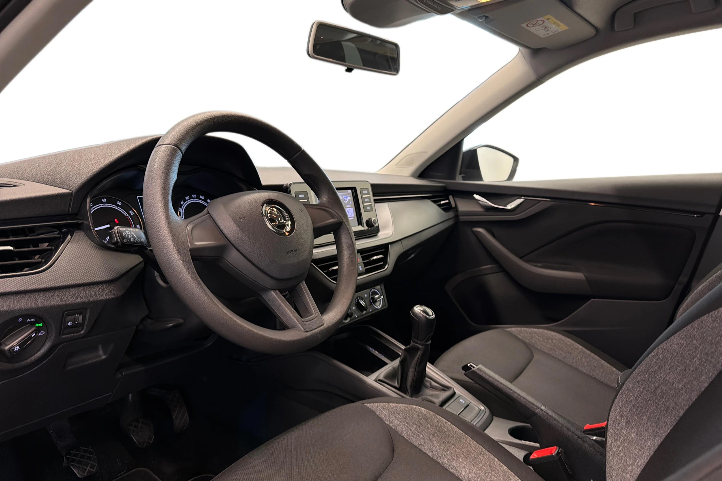 Valkoinen Skoda SCALA 2020 kuva 6.