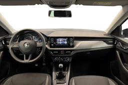 Valkoinen Skoda SCALA 2020 kuva 7.