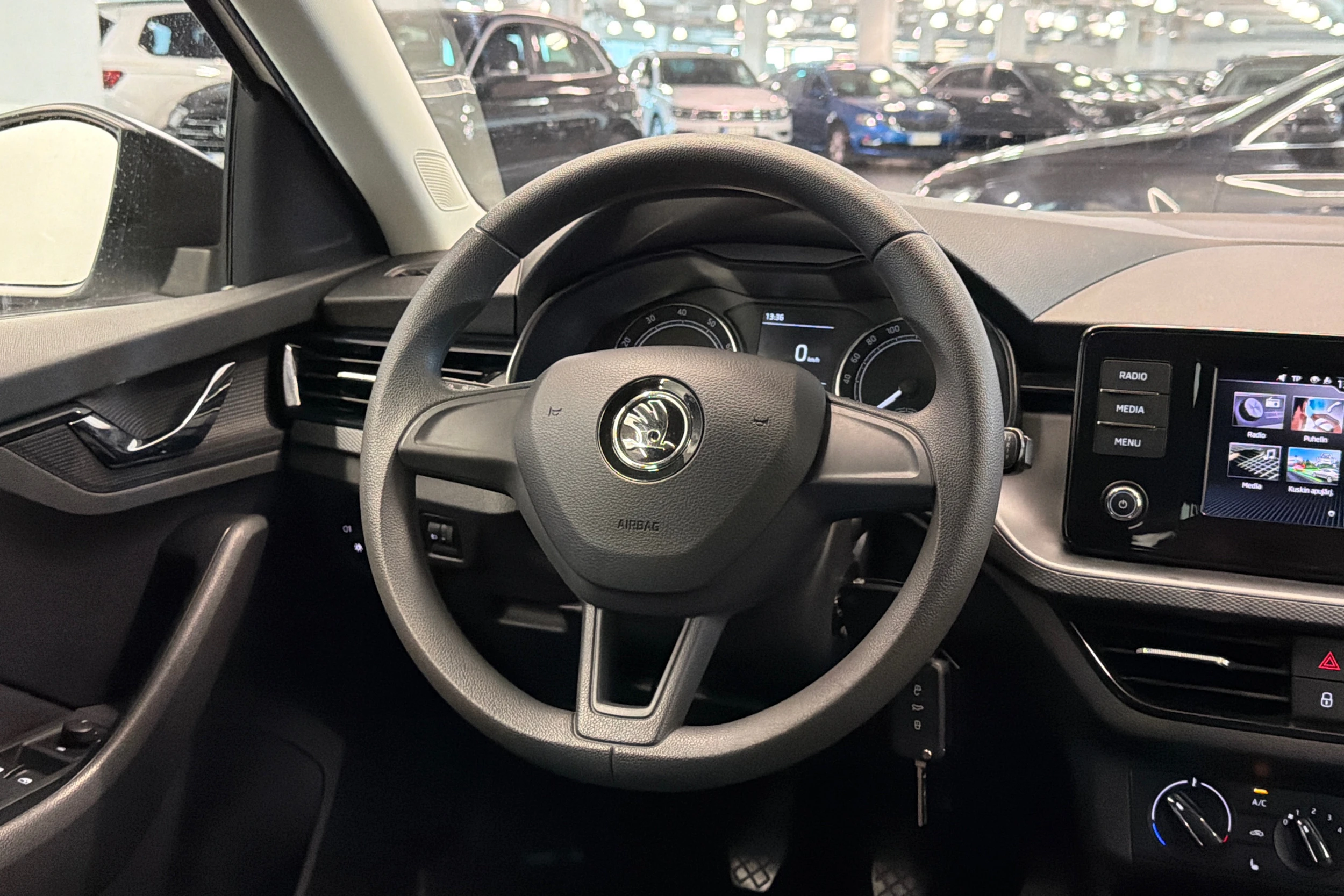 Valkoinen Skoda SCALA 2020 kuva 13.