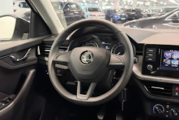 Valkoinen Skoda SCALA 2020 kuva 13.