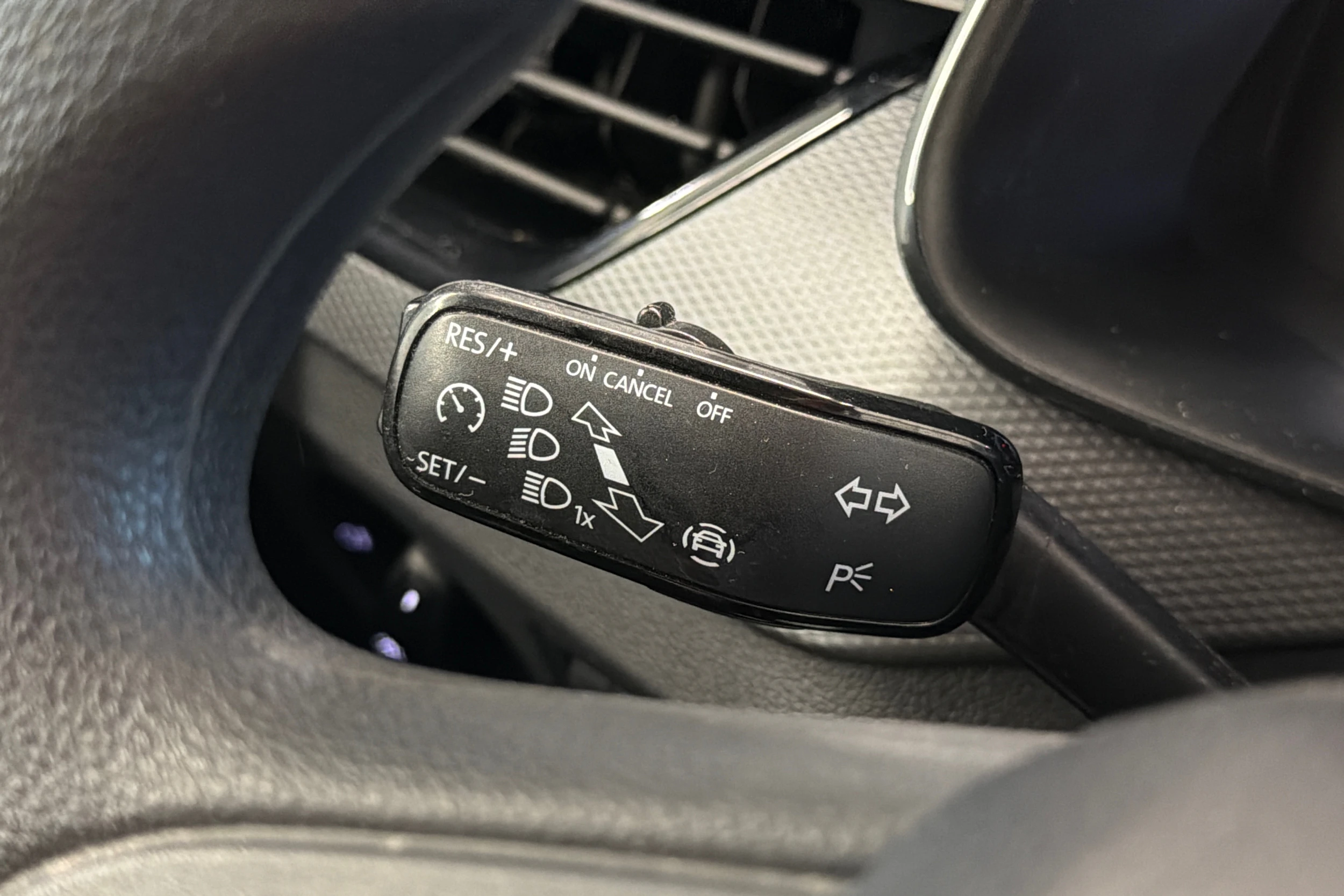 Valkoinen Skoda SCALA 2020 kuva 15.