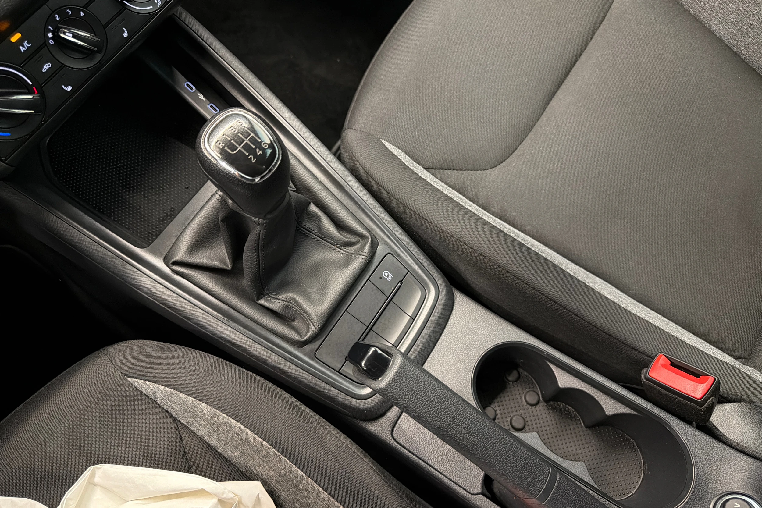 Valkoinen Skoda SCALA 2020 kuva 18.