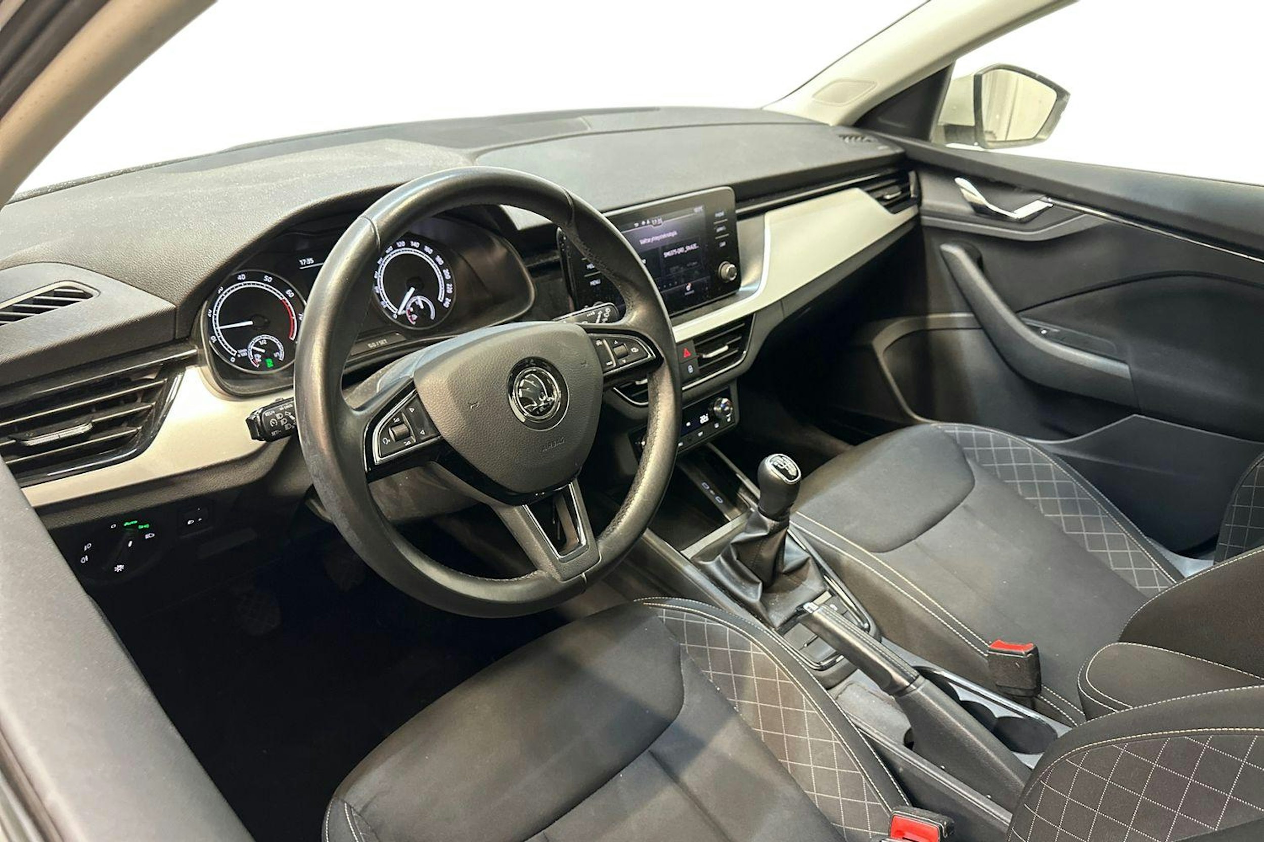 valkoinen Skoda Scala 2020 kuva 3.