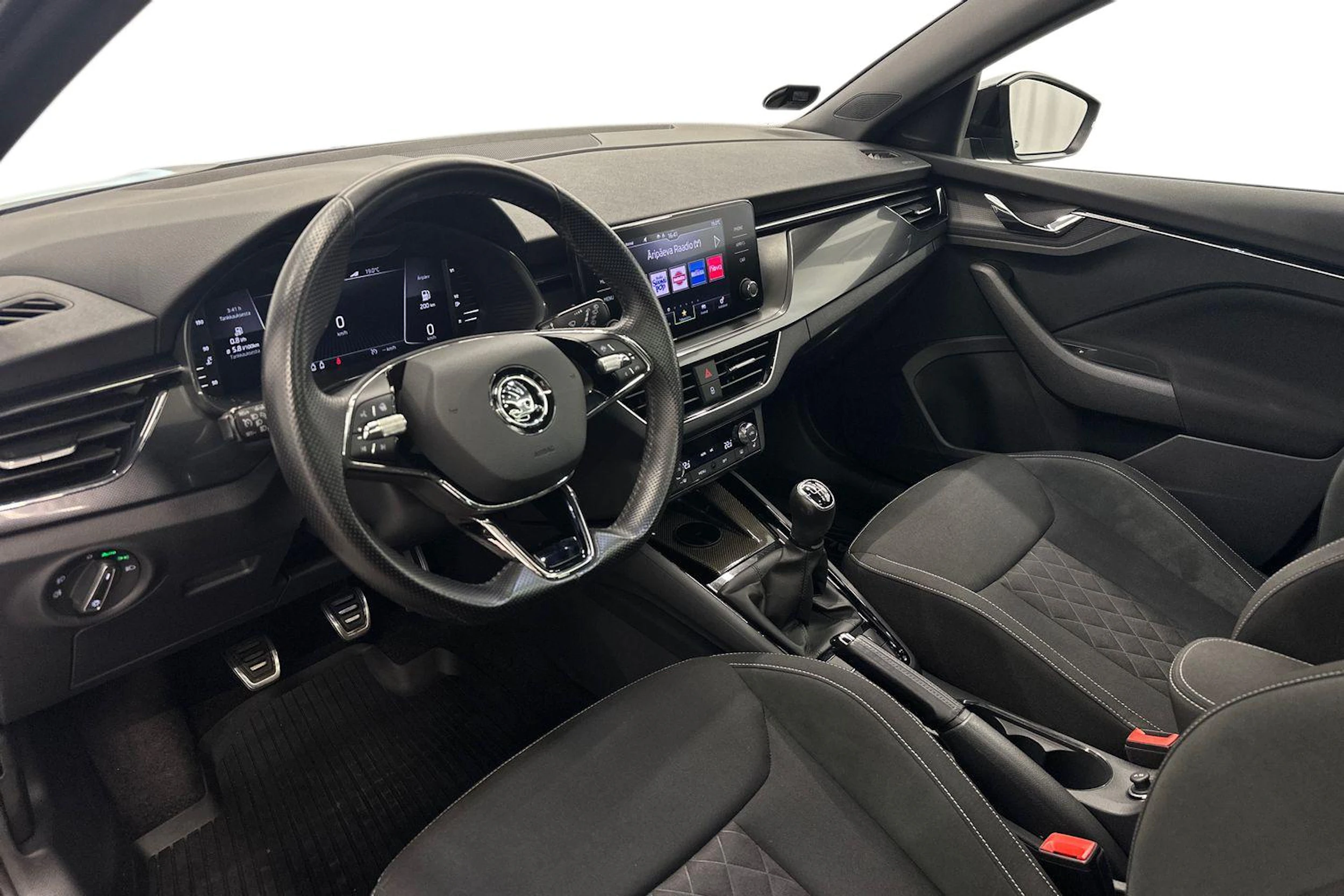 harmaa Skoda Scala 2021 kuva 6.