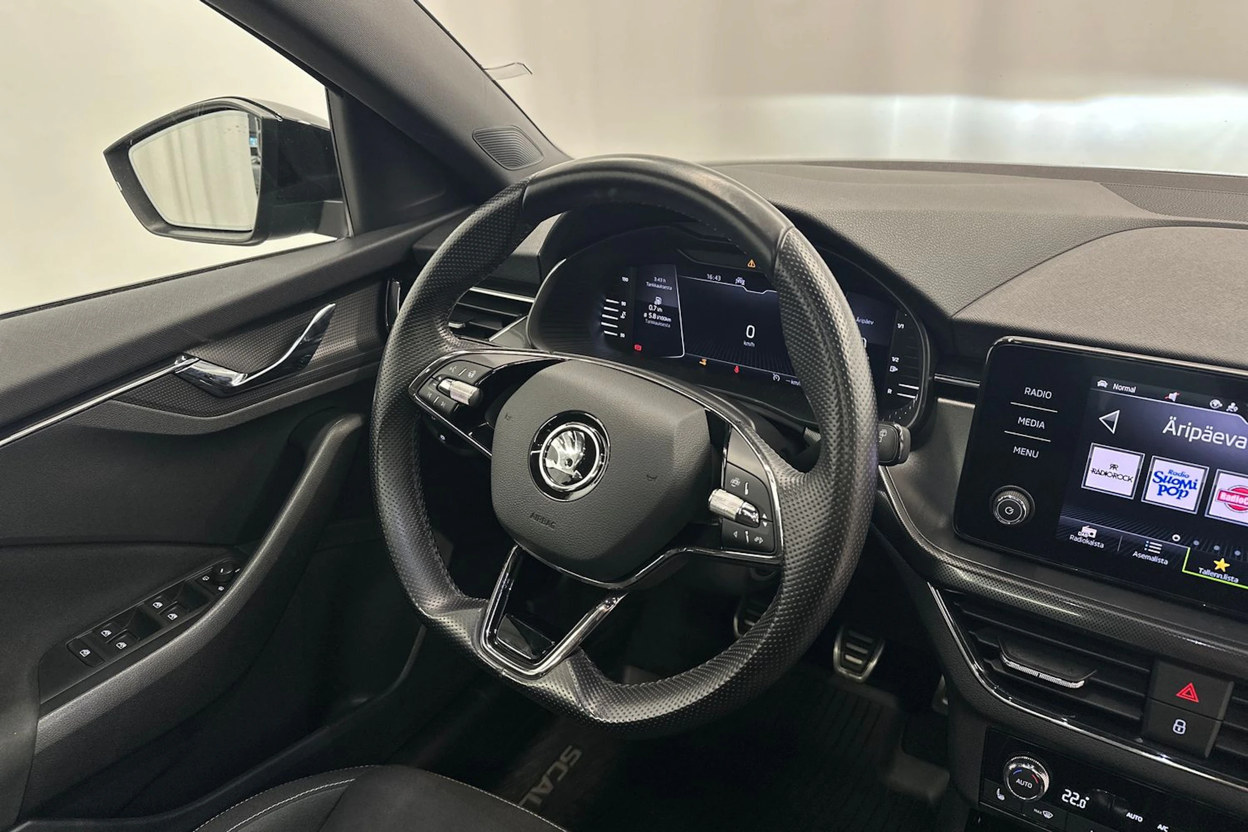 harmaa Skoda Scala 2021 kuva 11.
