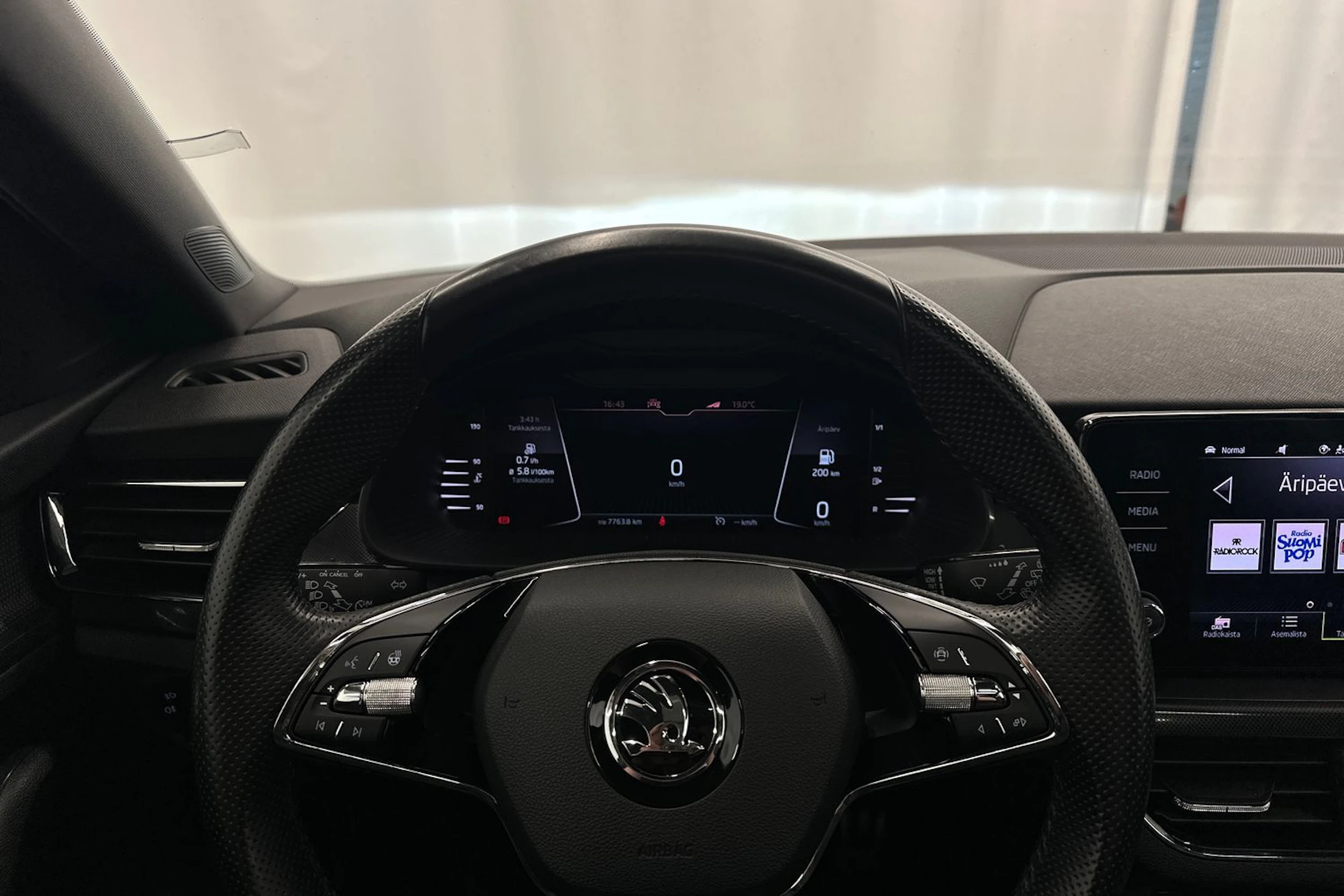 harmaa Skoda Scala 2021 kuva 12.