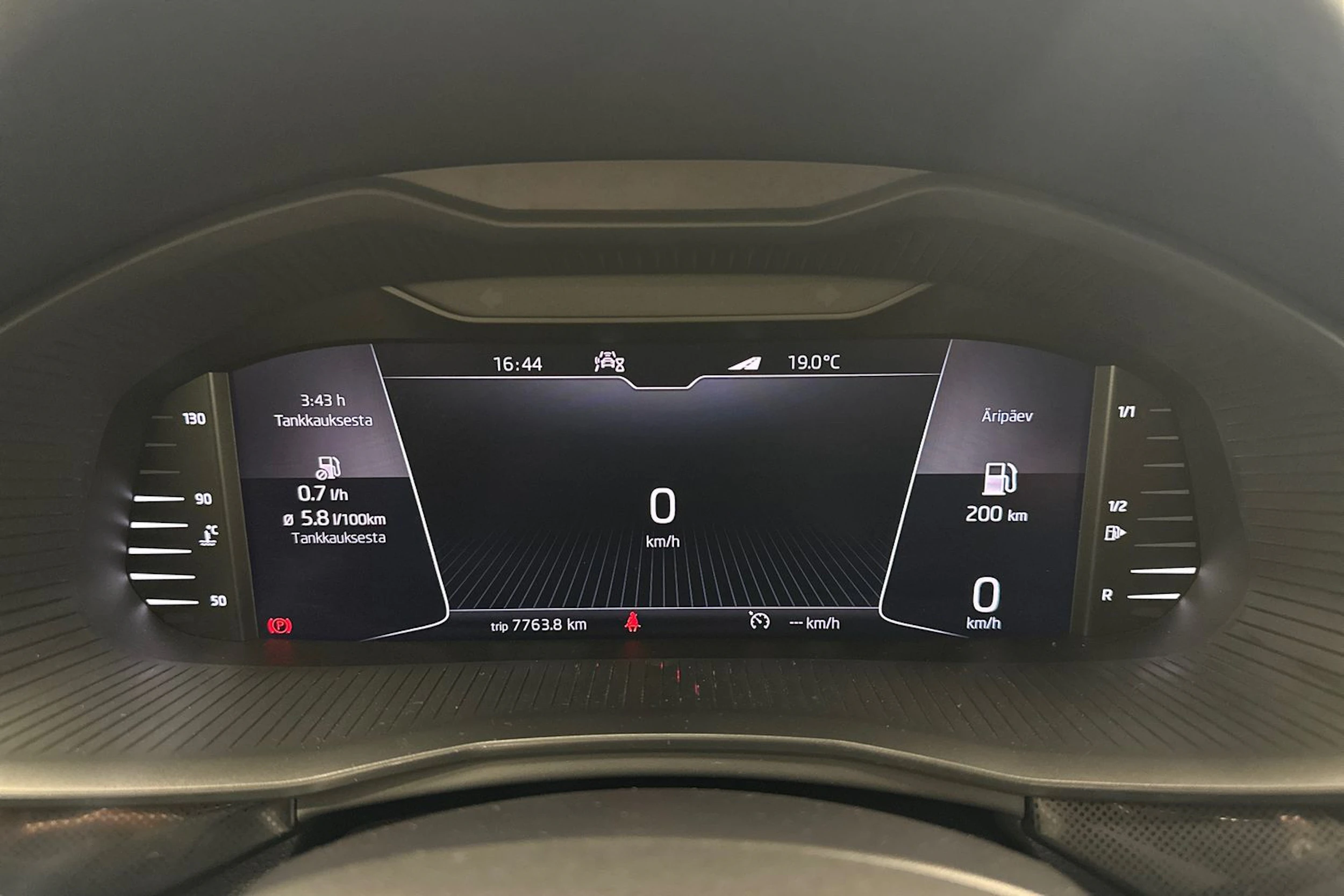 harmaa Skoda Scala 2021 kuva 13.