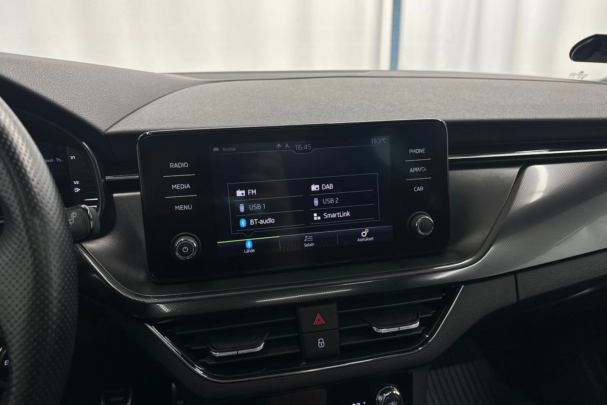 harmaa Skoda Scala 2021 kuva 16.