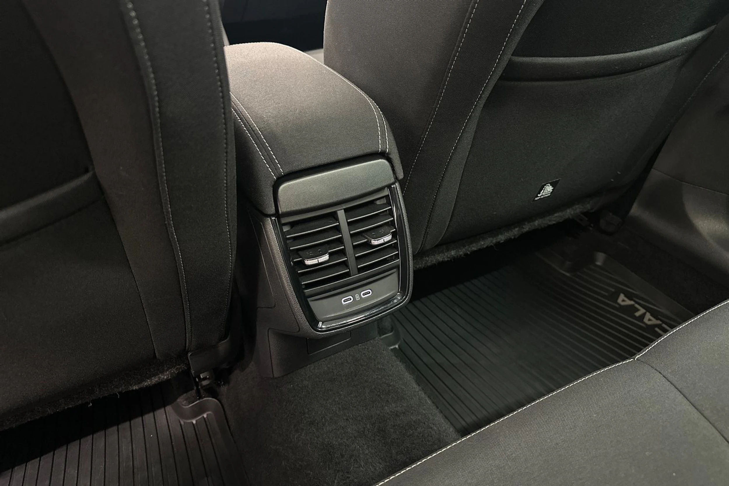harmaa Skoda Scala 2021 kuva 32.