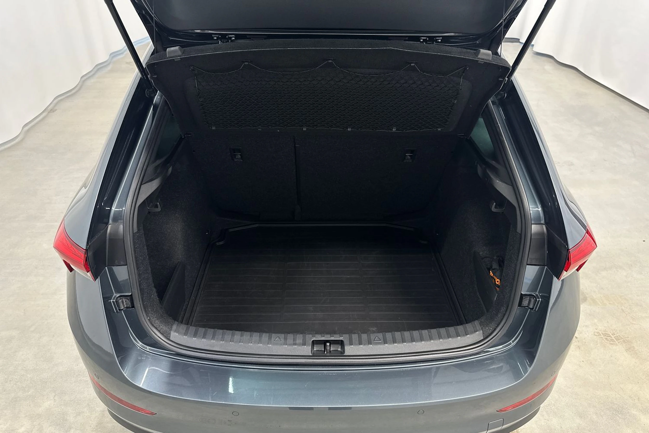 harmaa Skoda Scala 2021 kuva 34.