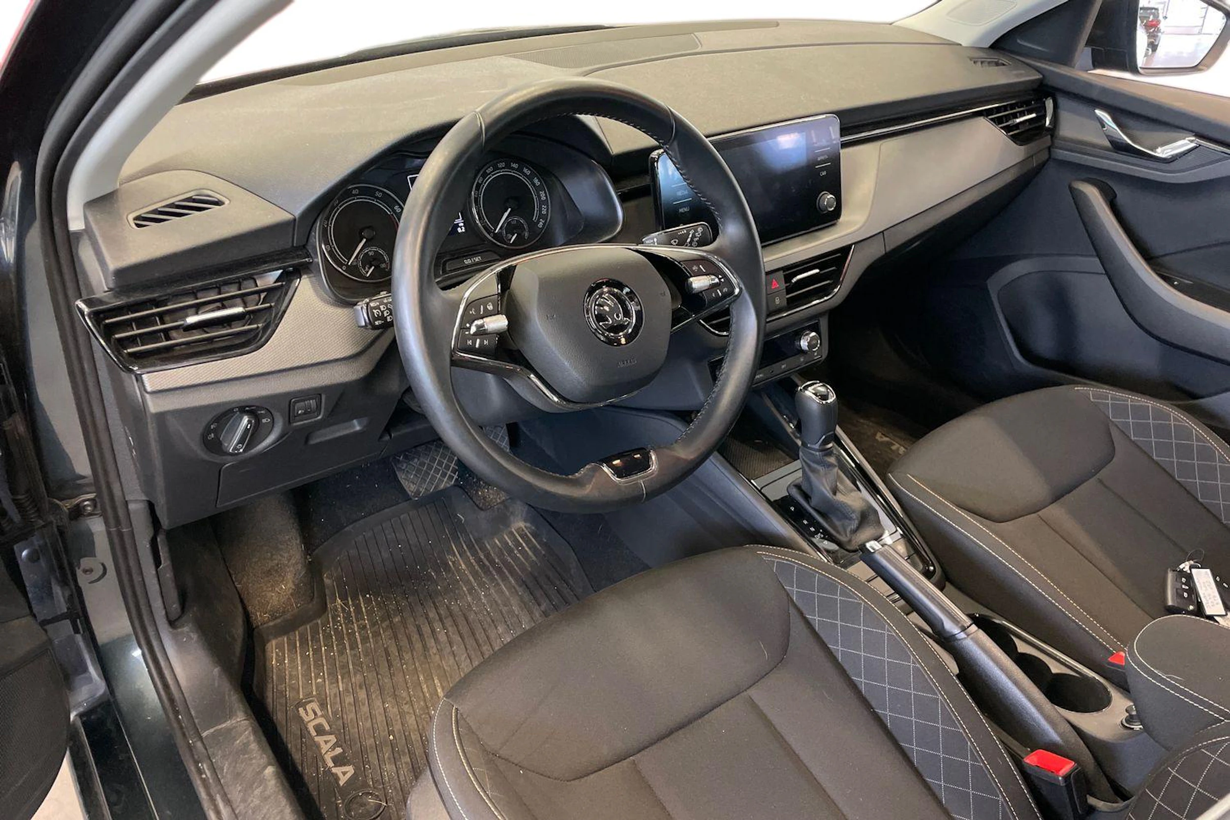 Harmaa Skoda SCALA 2021 kuva 3.