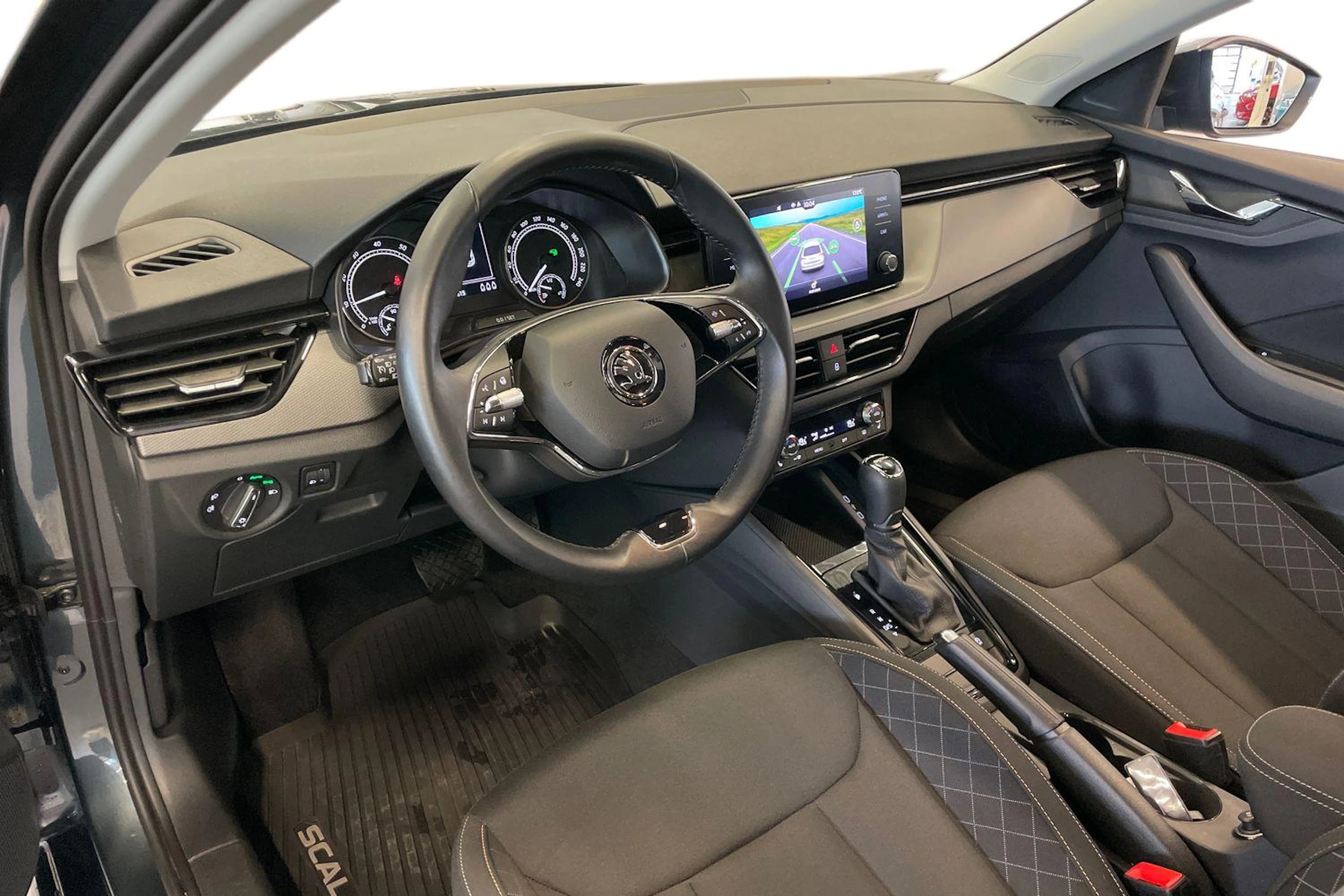 Harmaa Skoda SCALA 2021 kuva 6.
