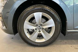 Harmaa Skoda SCALA 2021 kuva 10.