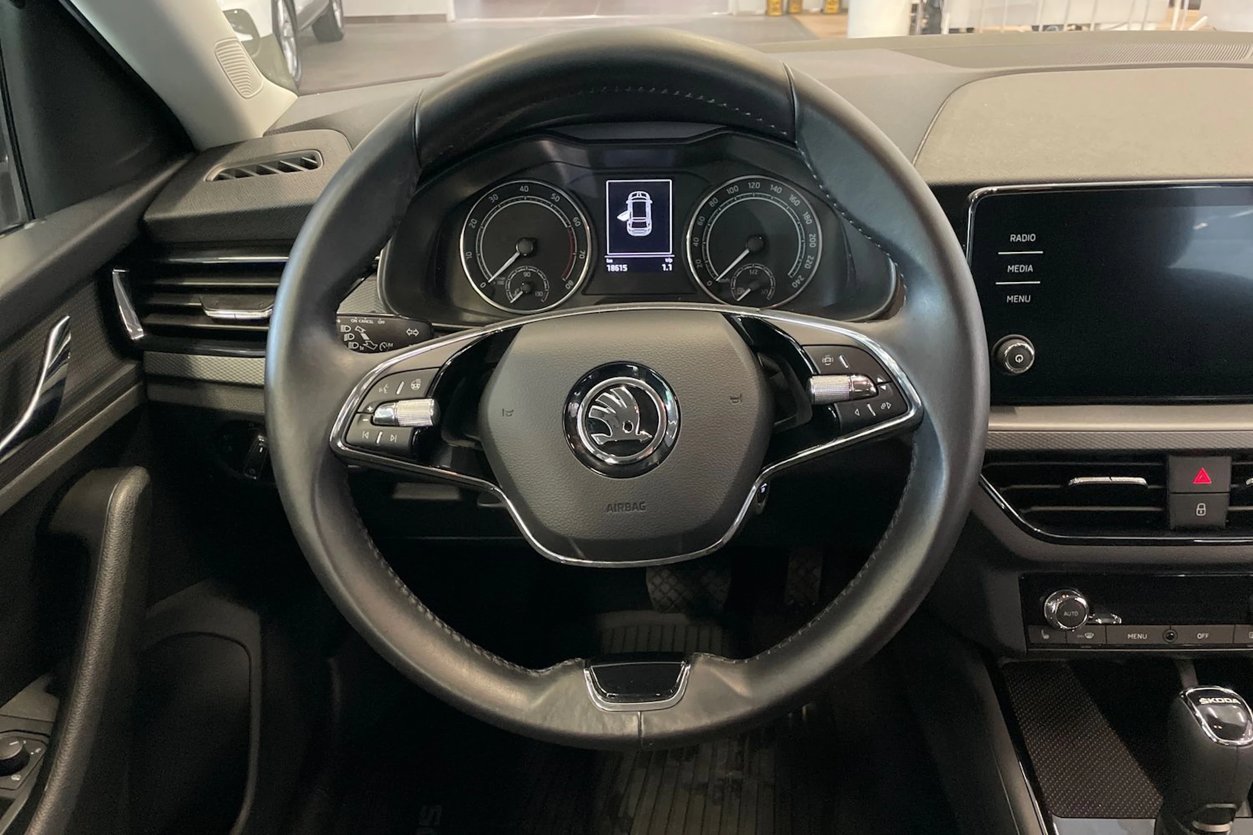 Harmaa Skoda SCALA 2021 kuva 13.