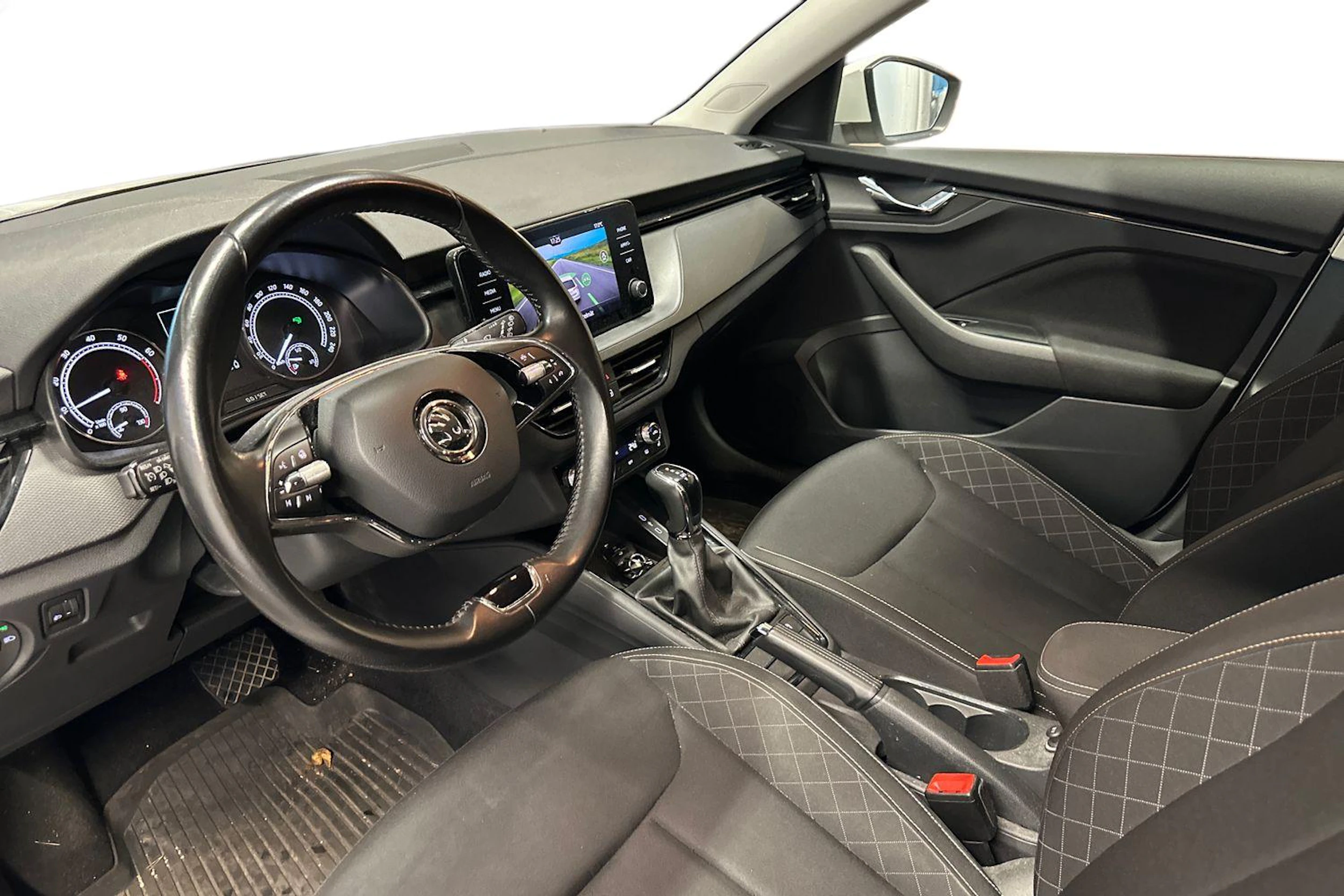 valkoinen Skoda Scala 2021 kuva 3.