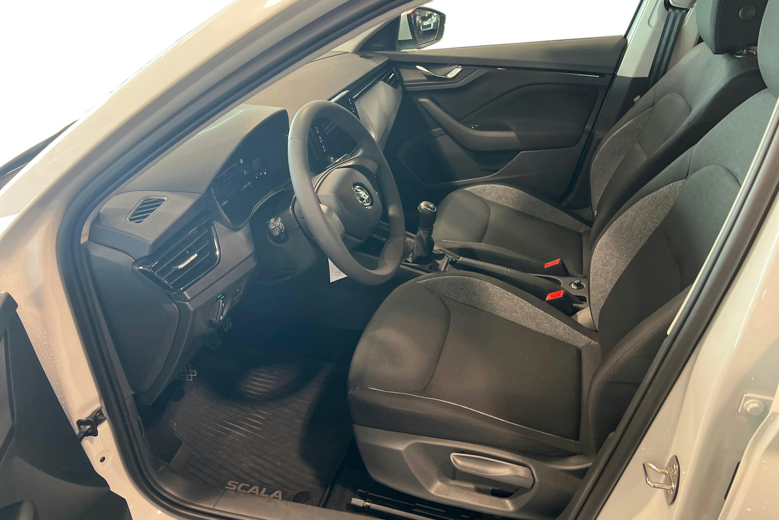valkoinen Skoda Scala 2025 kuva 3.
