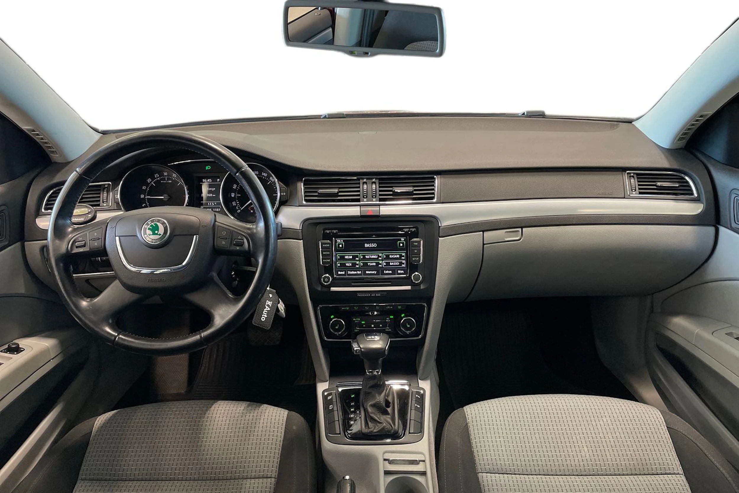 punainen Skoda Superb 2009 kuva 9.