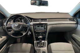 punainen Skoda Superb 2009 kuva 9.