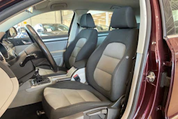 punainen Skoda Superb 2009 kuva 15.