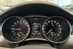 punainen Skoda Superb 2009 kuva 17.