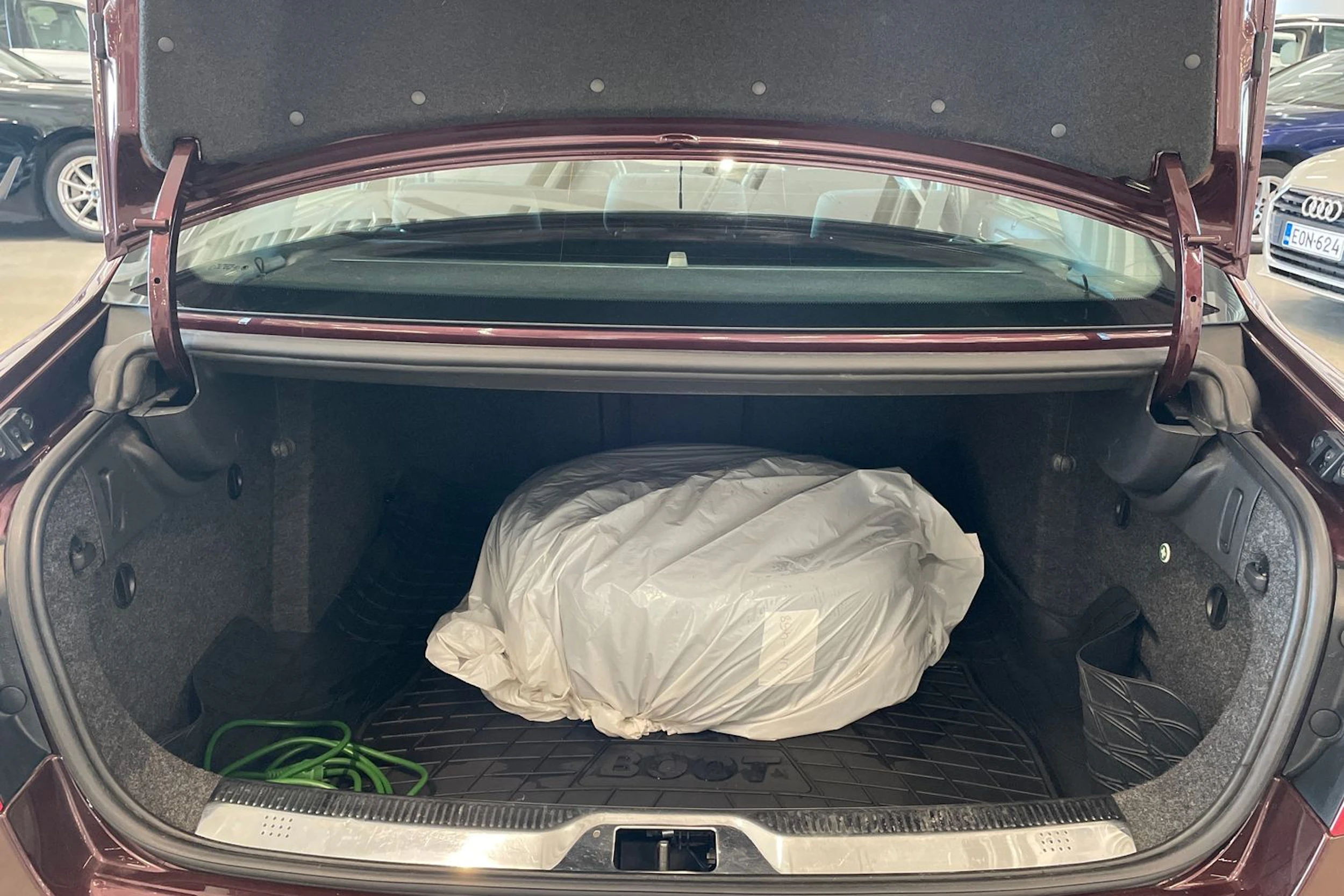 punainen Skoda Superb 2009 kuva 28.