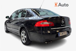 Musta Skoda Superb 2009 kuva 2.