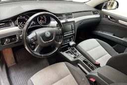 Musta Skoda Superb 2009 kuva 6.