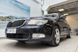 Musta Skoda Superb 2009 kuva 12.