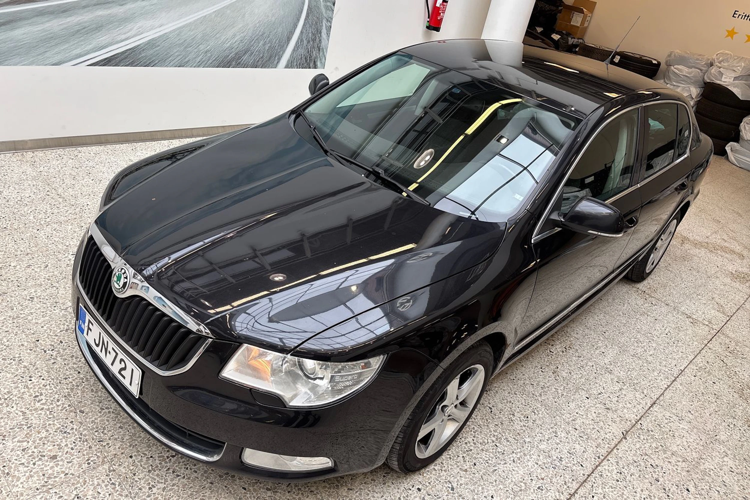 Musta Skoda Superb 2009 kuva 13.