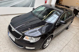 Musta Skoda Superb 2009 kuva 13.