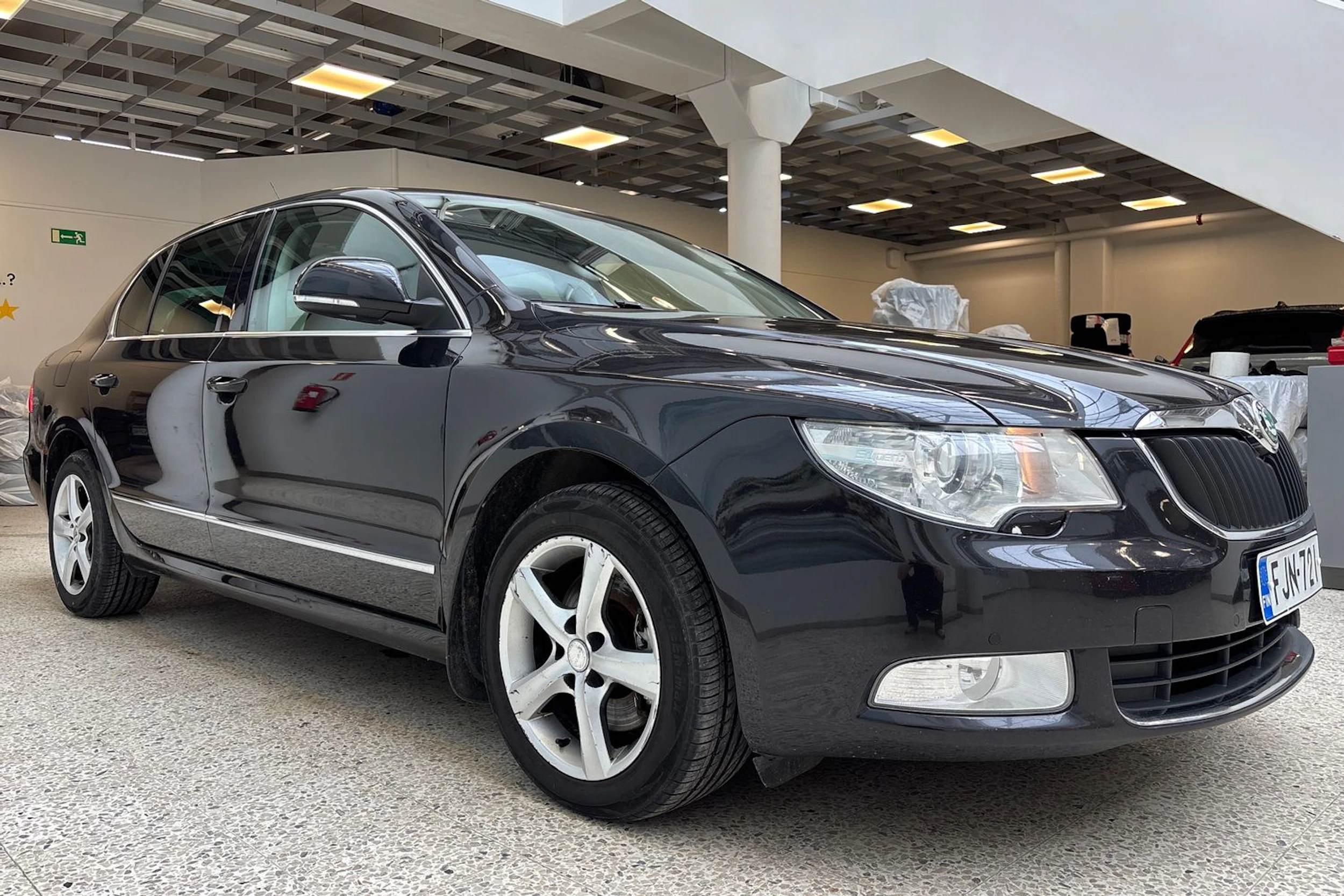 Musta Skoda Superb 2009 kuva 14.