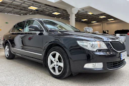 Musta Skoda Superb 2009 kuva 14.